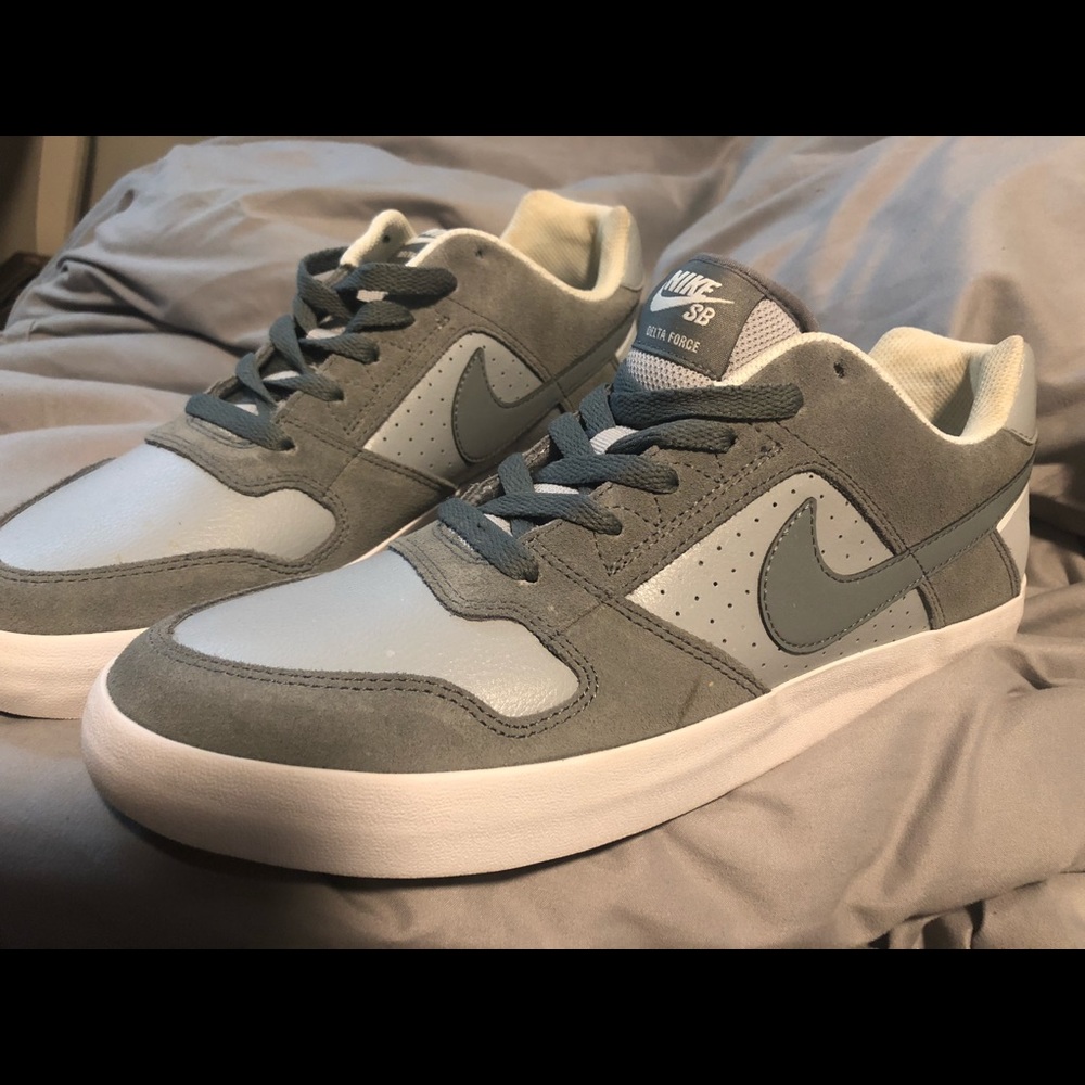Nike’s men’s Sneakers size 10.5